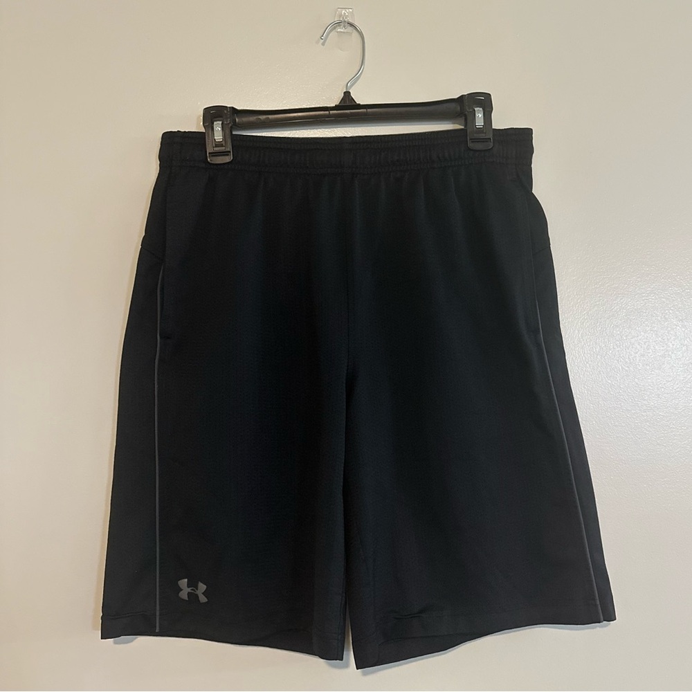Under Armour Black Athletic Shorts Size Large with Drawstring
